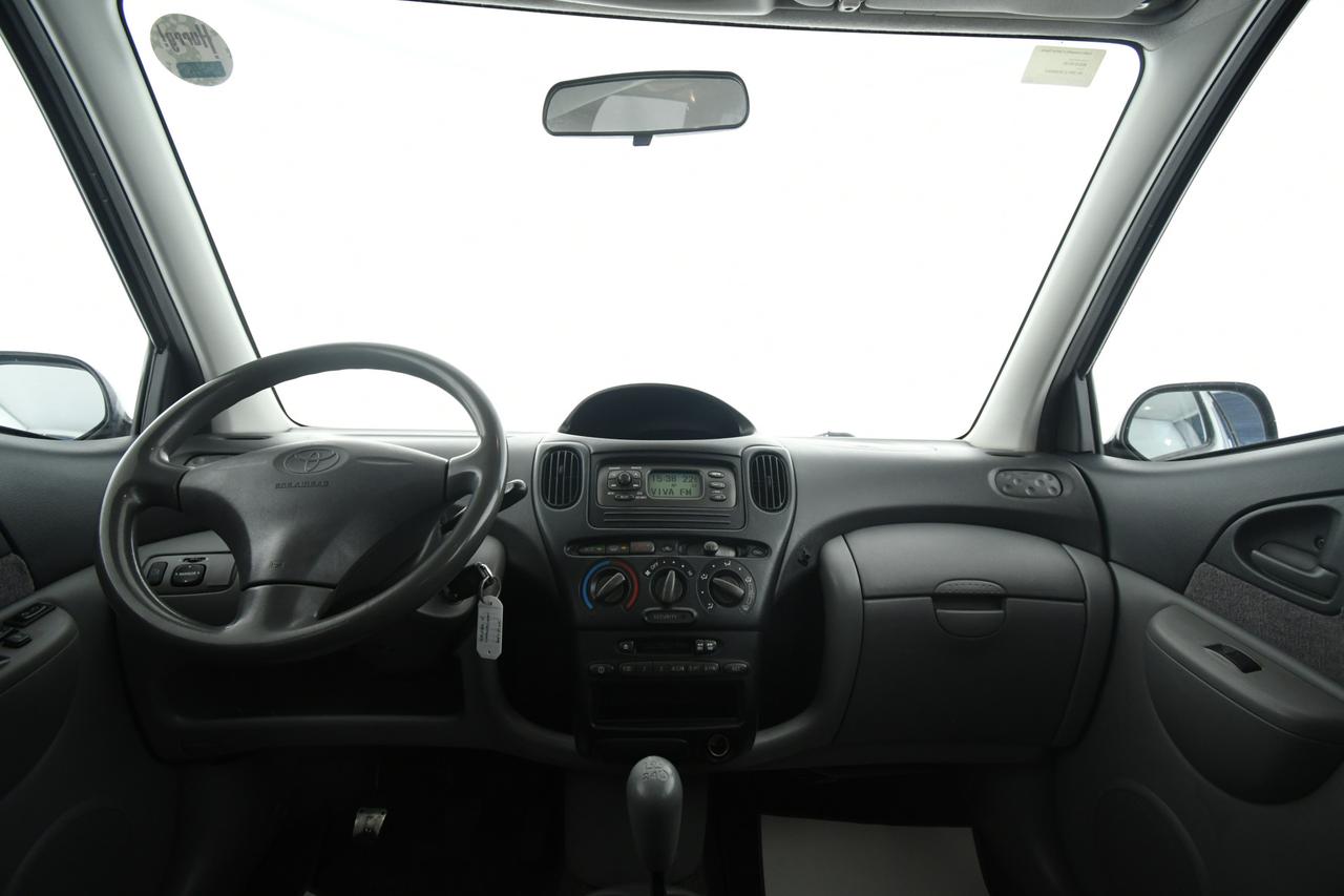 TOYOTA Yaris Verso 1.3 Luna X COMMERCIANTI