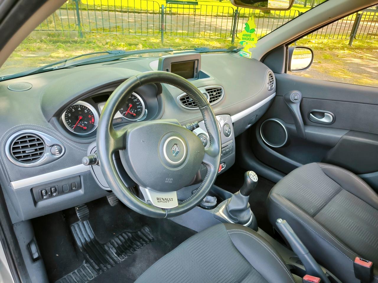 Renault Clio 1.2 16V 5 porte Luxe NEOPATENTATI