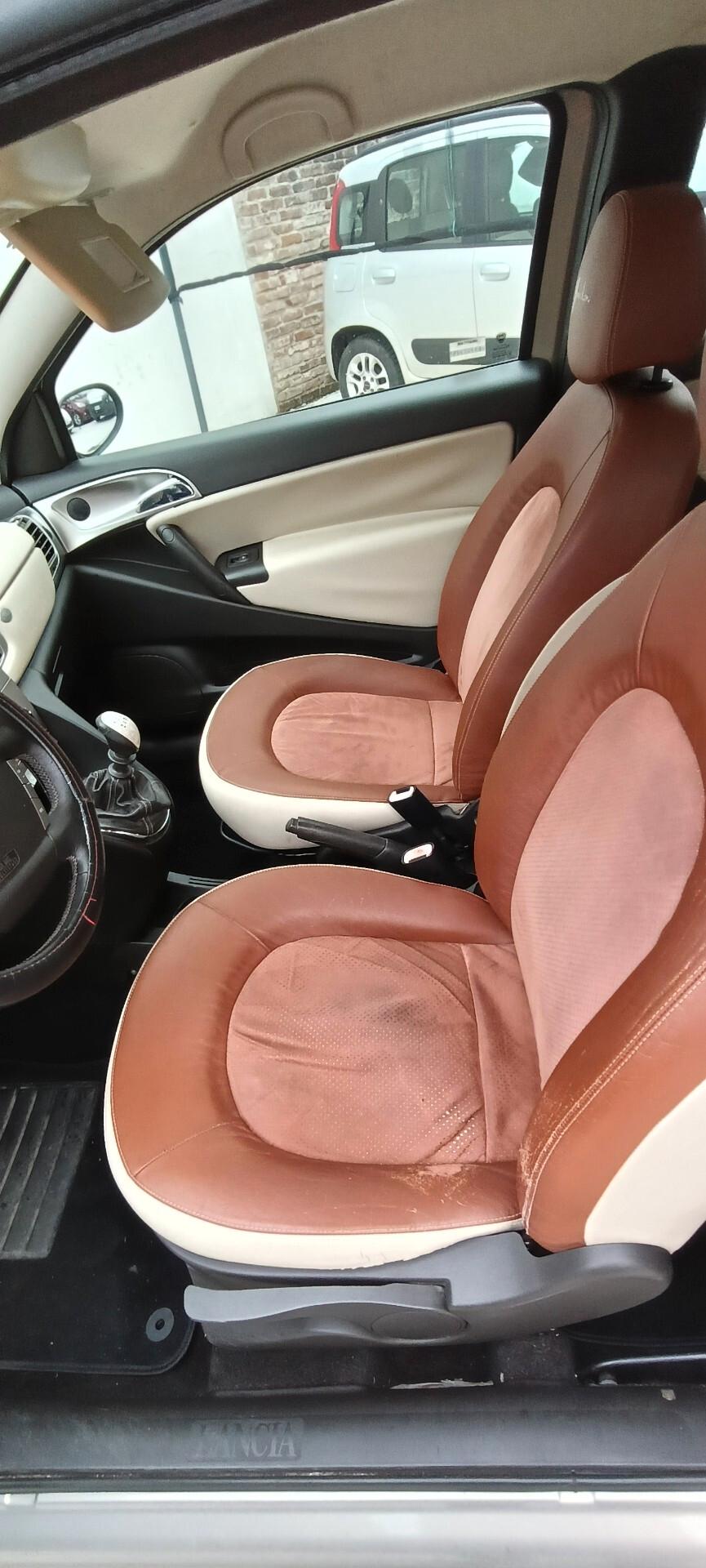 Lancia Ypsilon 1.4 16V Platino