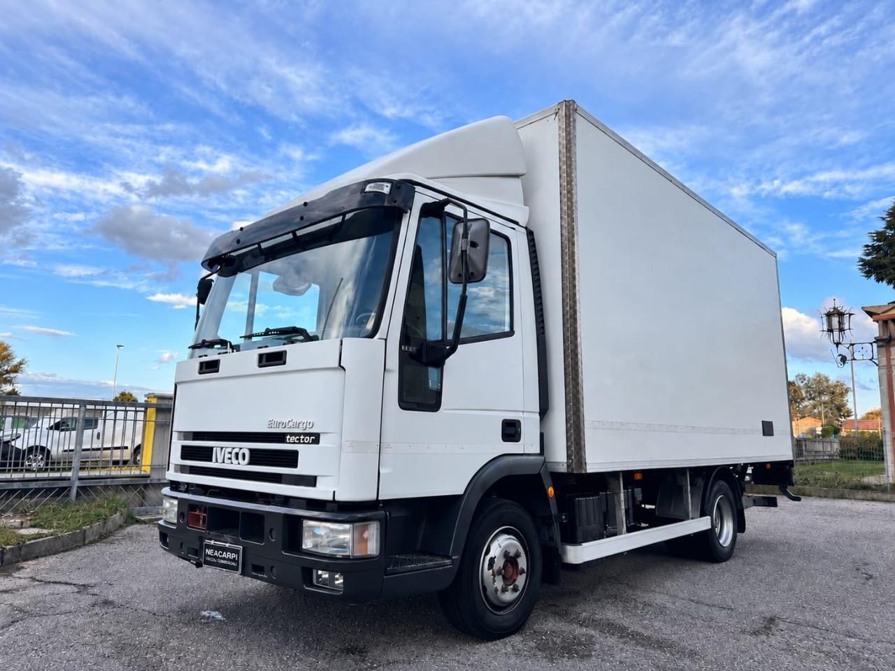Iveco EUROCARGO 70Q SPONDA PEDANA IDRAULICA+PORTA LATERALE-6 CILINDRI-PORTATA 1800 KG