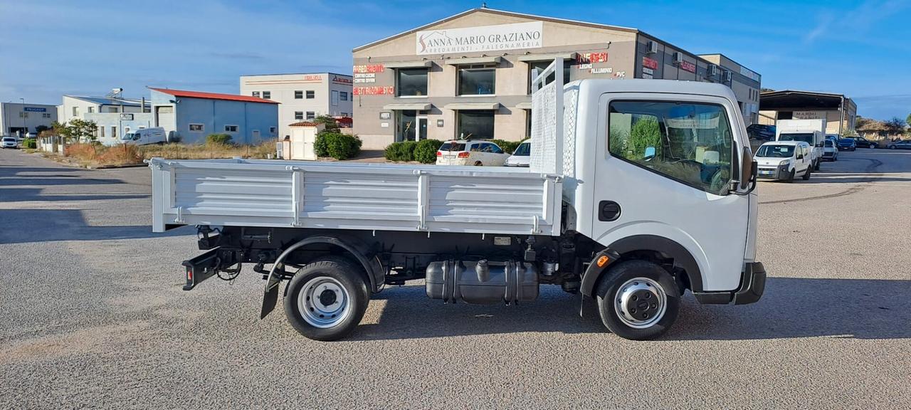 Nissan Cabstar Ribaltabile Trilaterale