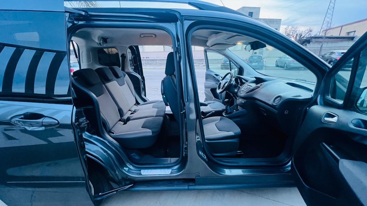 Ford Tourneo Courier 1.5 TDCI 95 CV Titanium