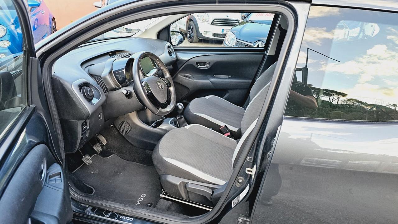 Toyota Aygo Connect 1.0 VVT-i 72 CV 5 porte x-play