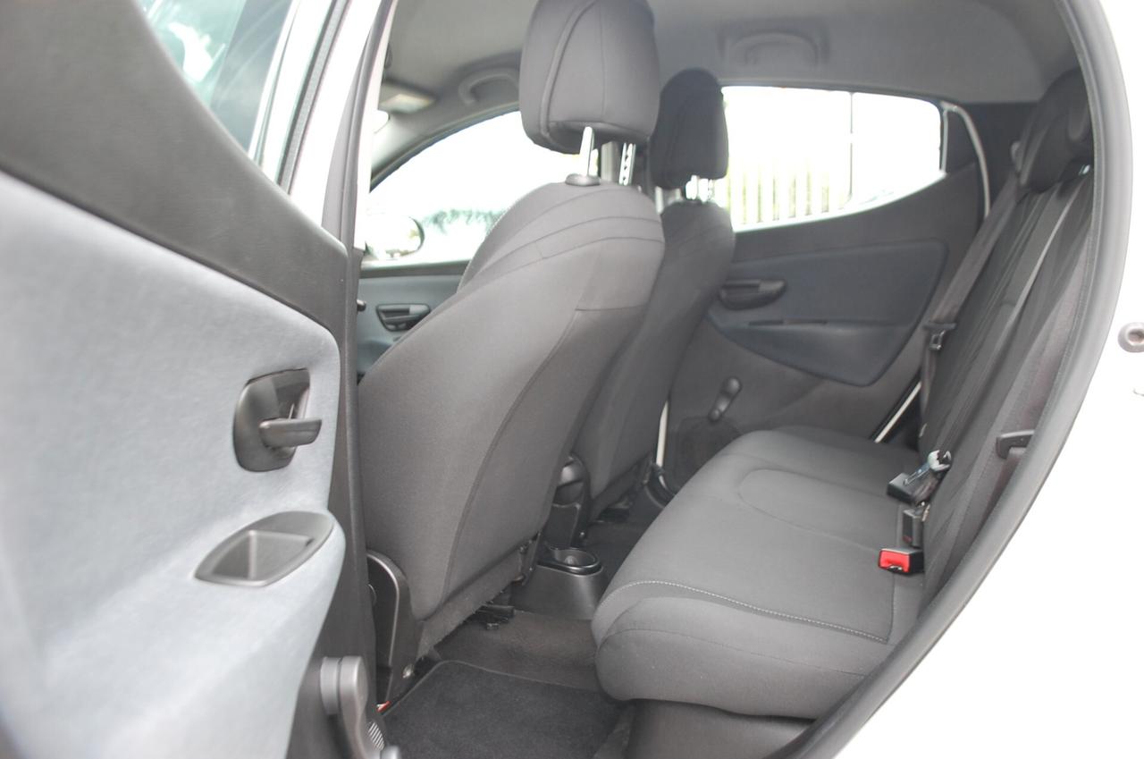 Lancia Ypsilon 1.0 firefly hybrid Gold Plus S&S Uff Italy USB