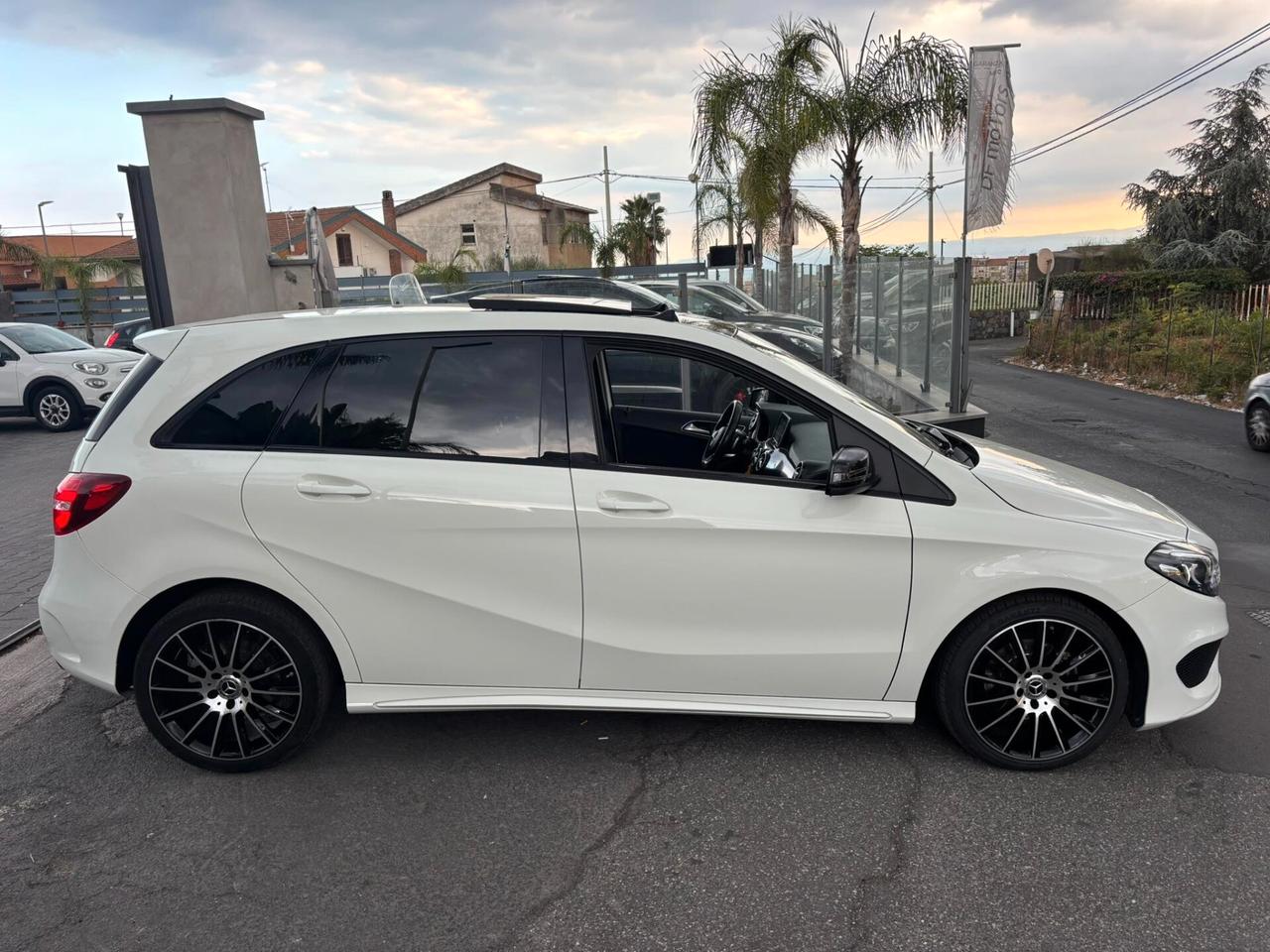 MERCEDES CLASE B 200 d PREMIUM-TETTO APRIBILE-86.000