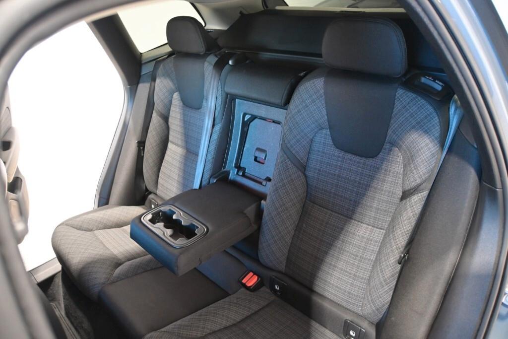 VOLVO XC60 2.0D 197CV B4 (D) AUTOMATIC CORE ( FARI LED - COCKPIT - CRUISE - NAVI - PDC - TELECAMERA POST. - CERCHI 18 )