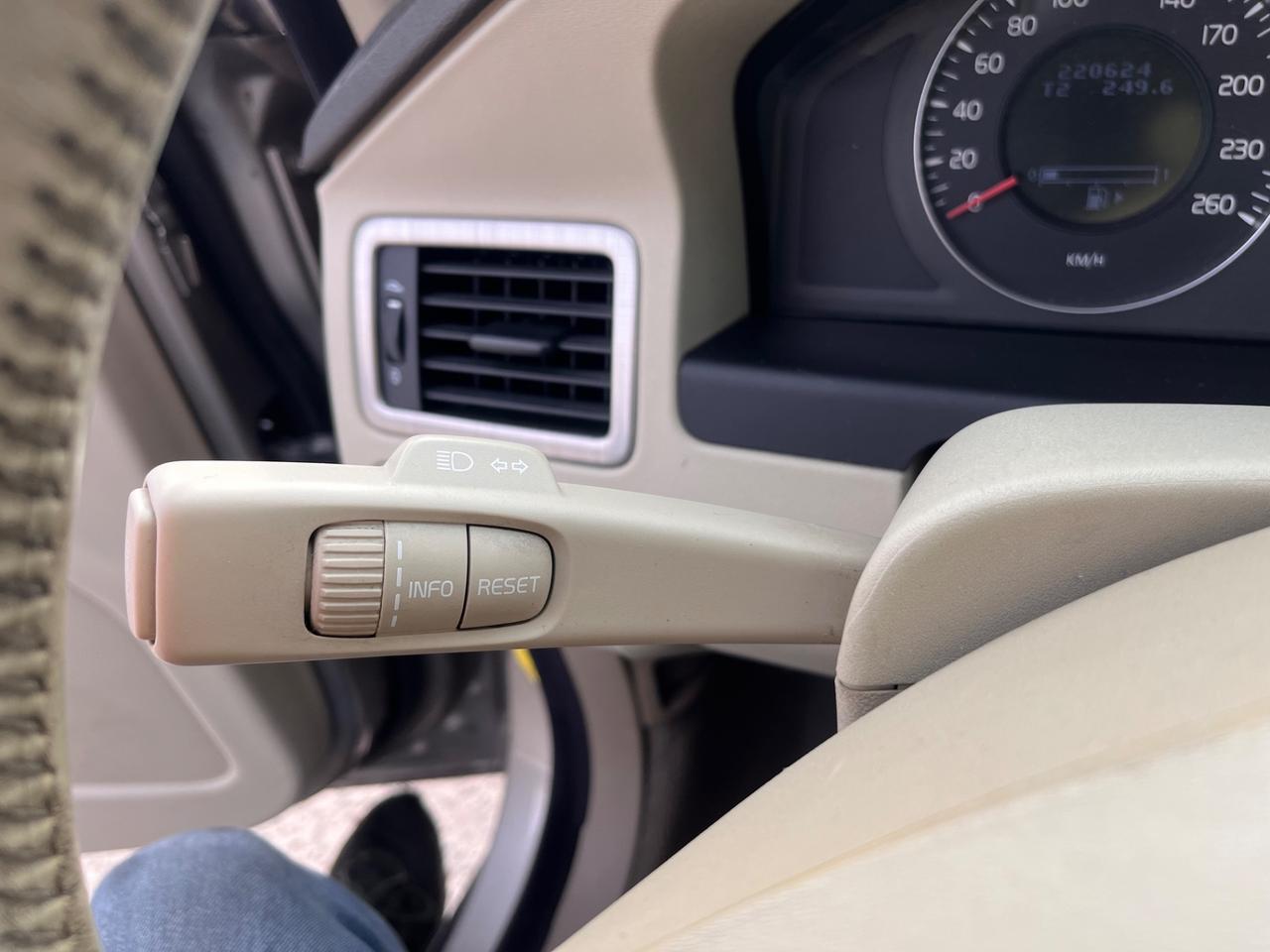 Volvo V70/XC70 V70 2.4 D5 20V (185CV) cat Class