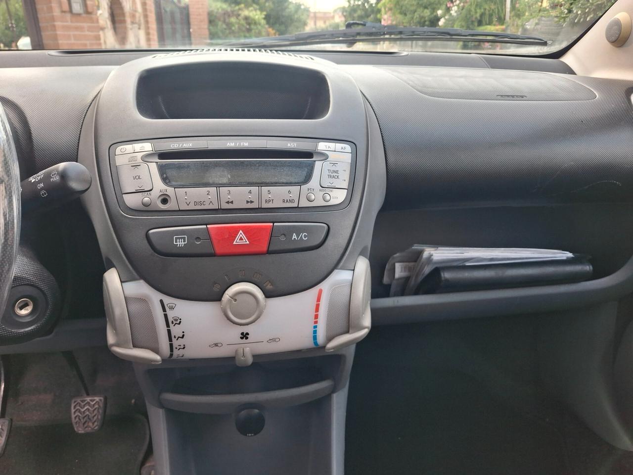 Toyota Aygo 1.0 12V VVT-i 5 porte Sol