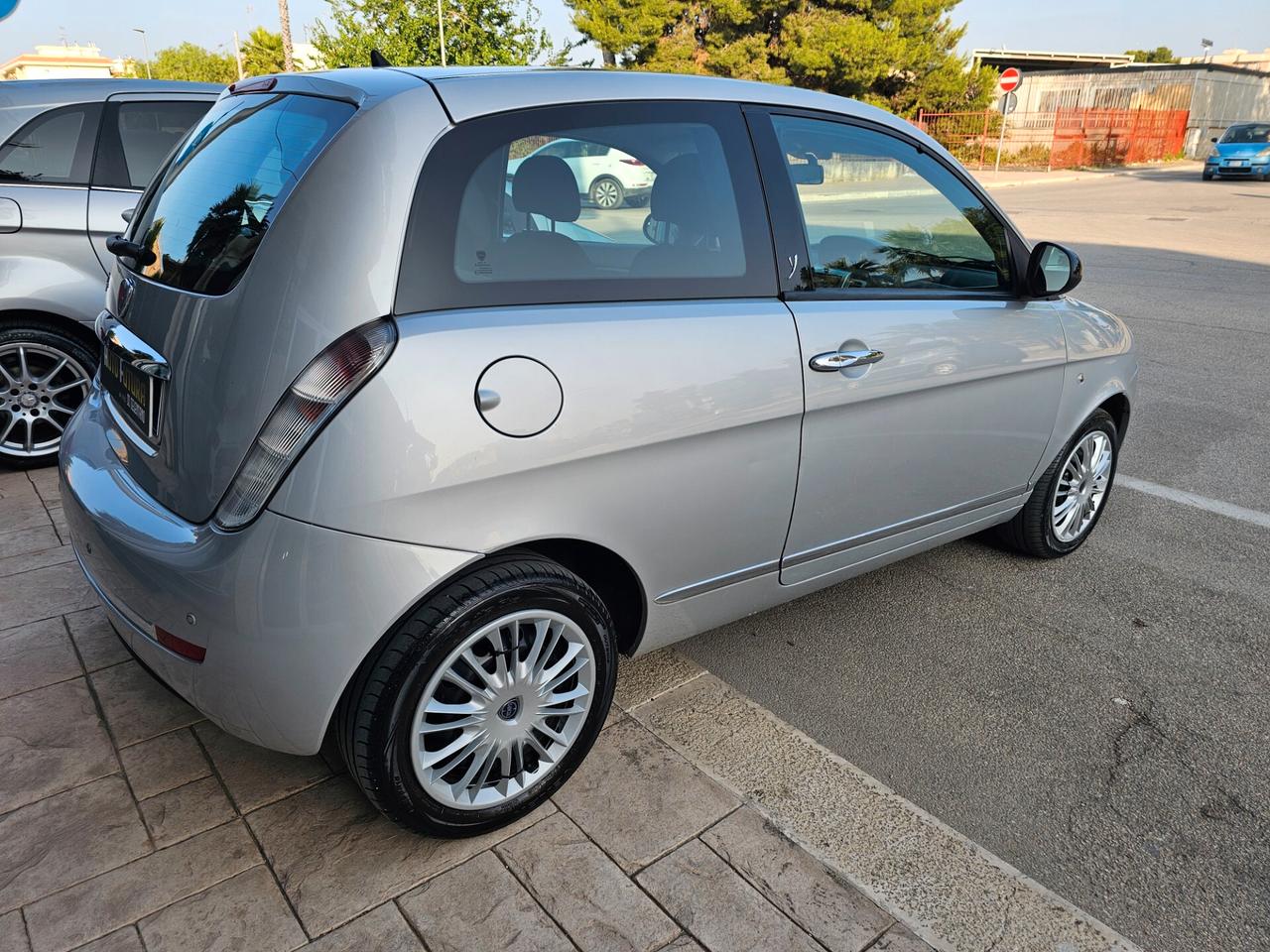 LANCIA YPSION 1.3 MJT 75CV DIVA