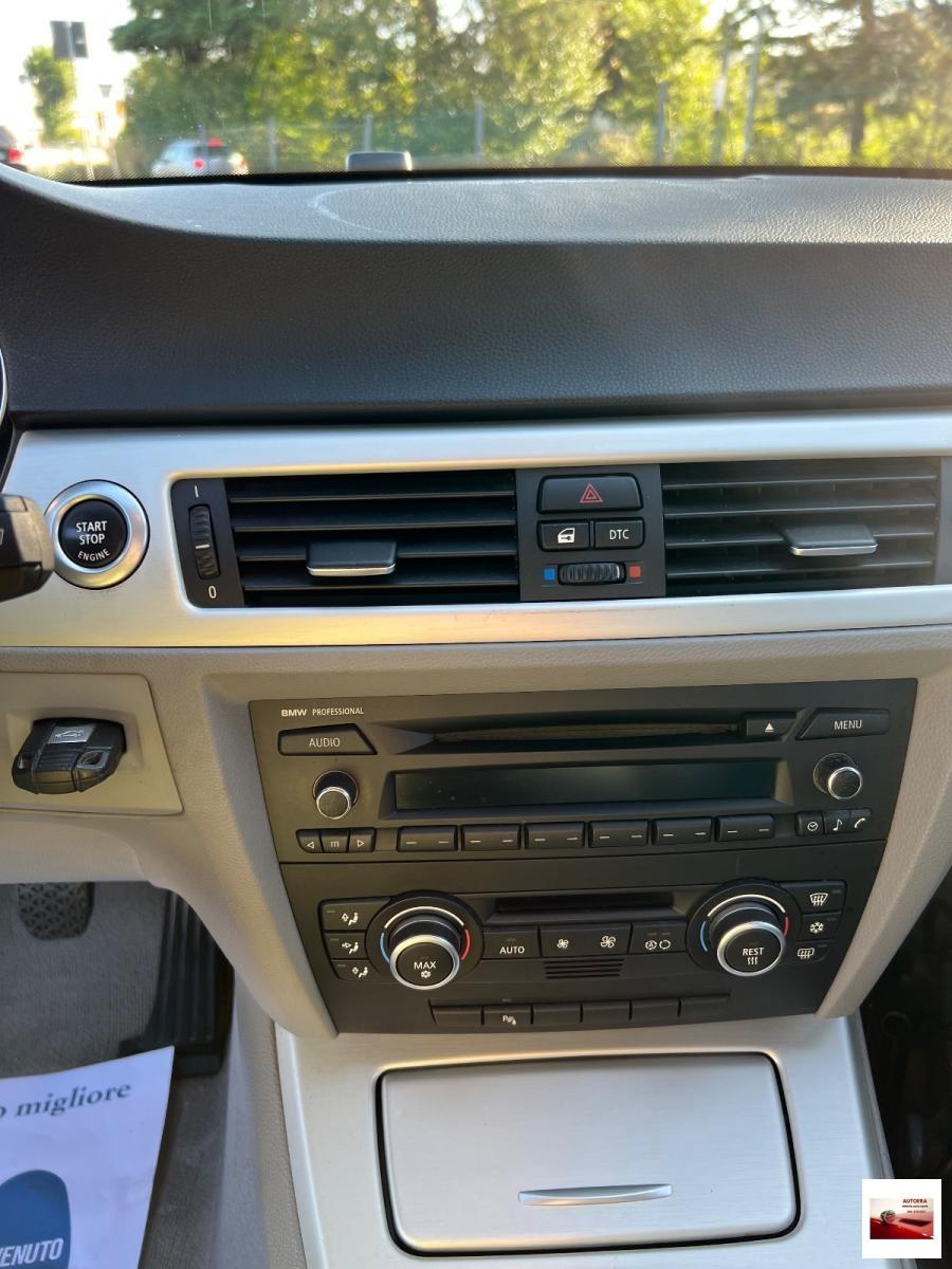 BMW - Serie 3 - 318i Attiva
