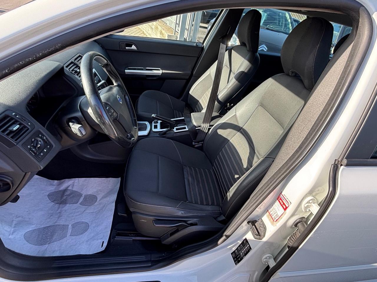 Volvo V50 D4 R-design