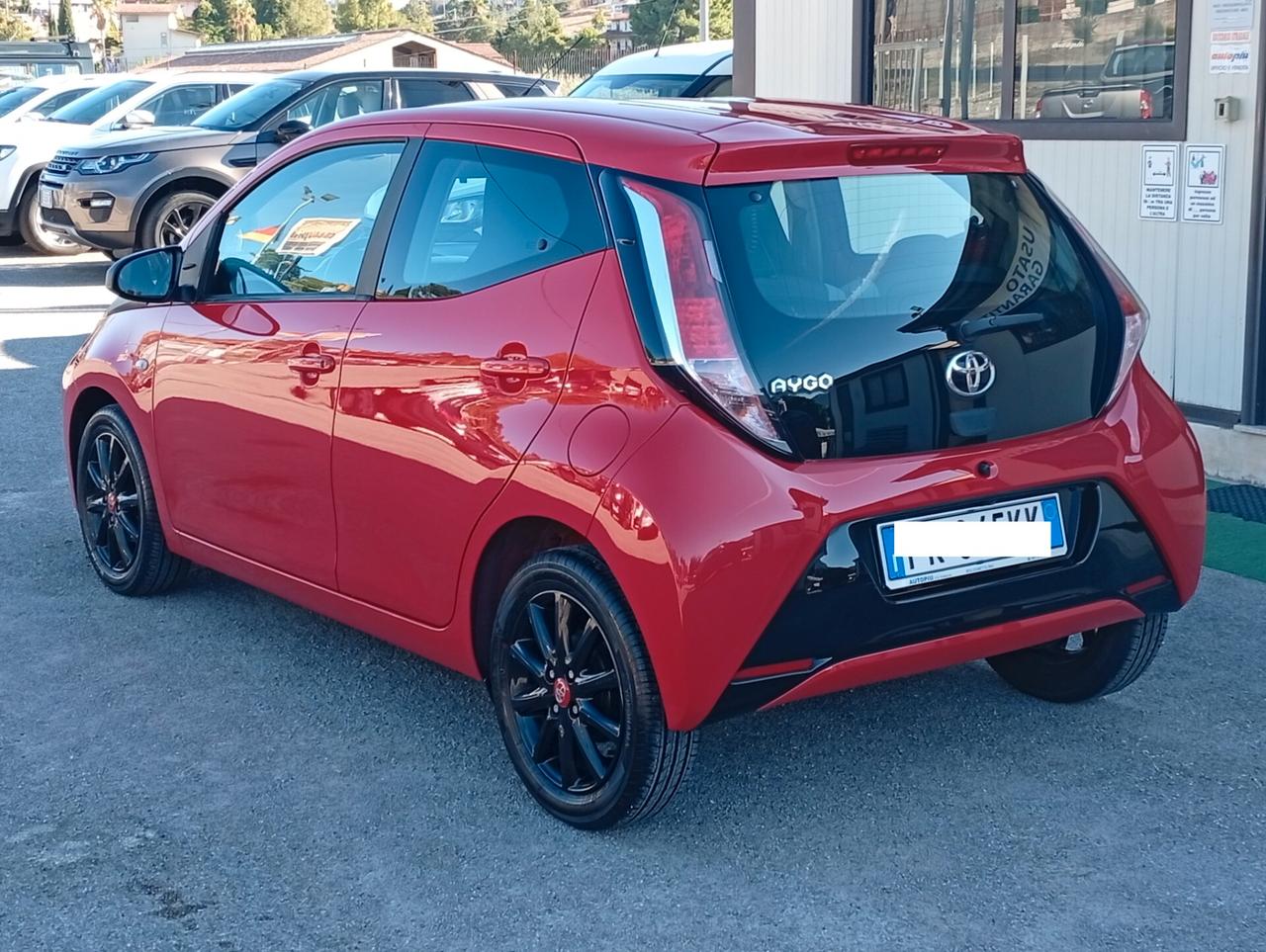 Toyota Aygo 1.0 VVT-i 69 CV 5 porte x-black TSS
