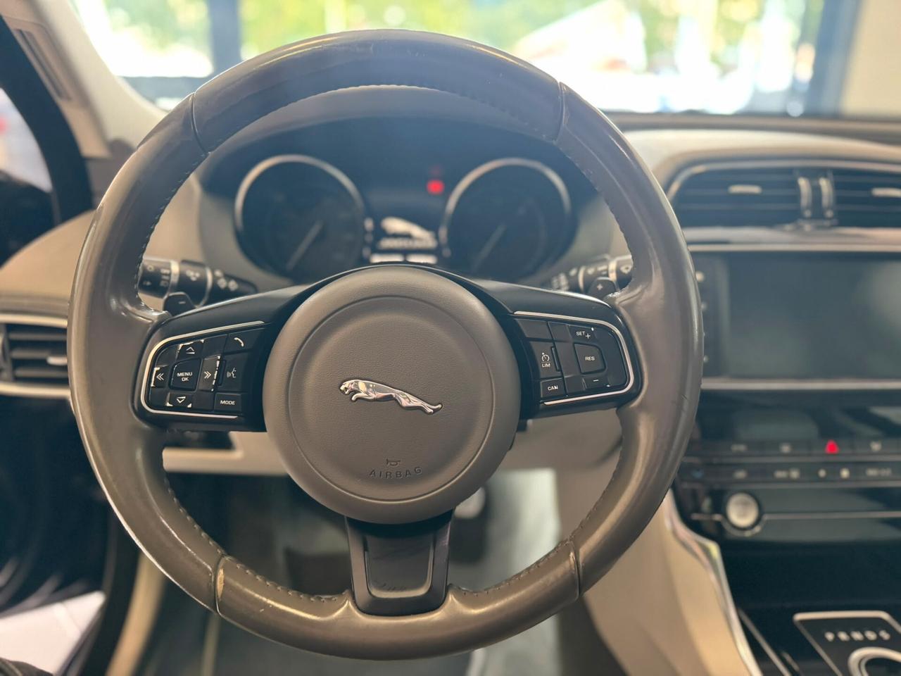 Jaguar XE 2.0 D Turbo aut. Portfolio