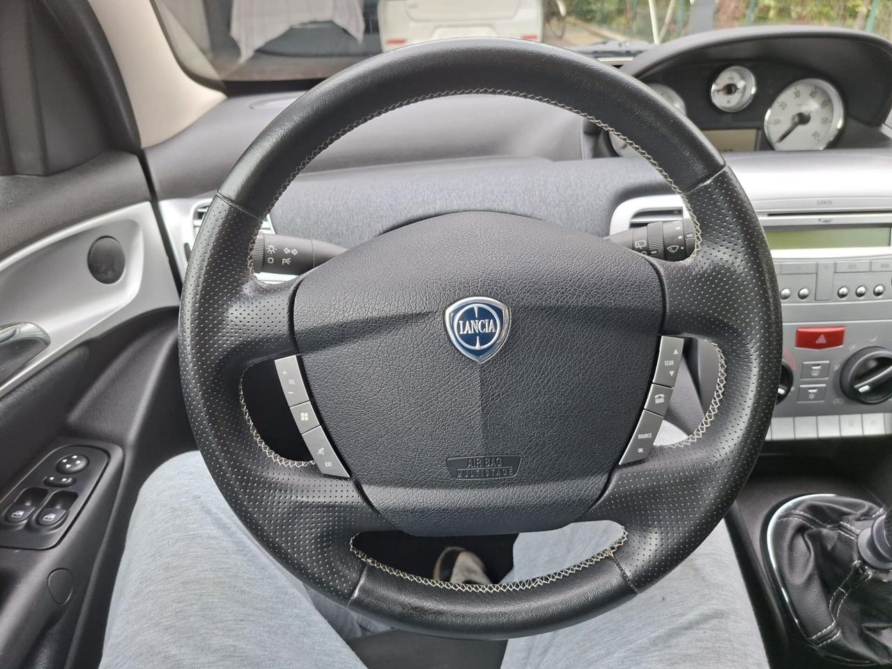 Lancia Ypsilon 1.2 69 CV 3 porte S&S Gold