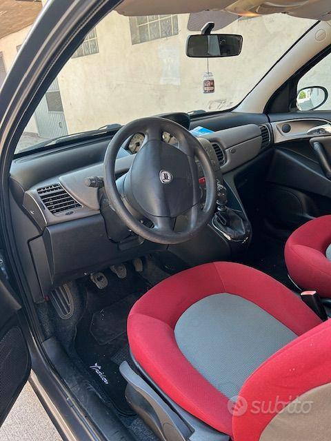 Lancia Ypsilon per neopatentati