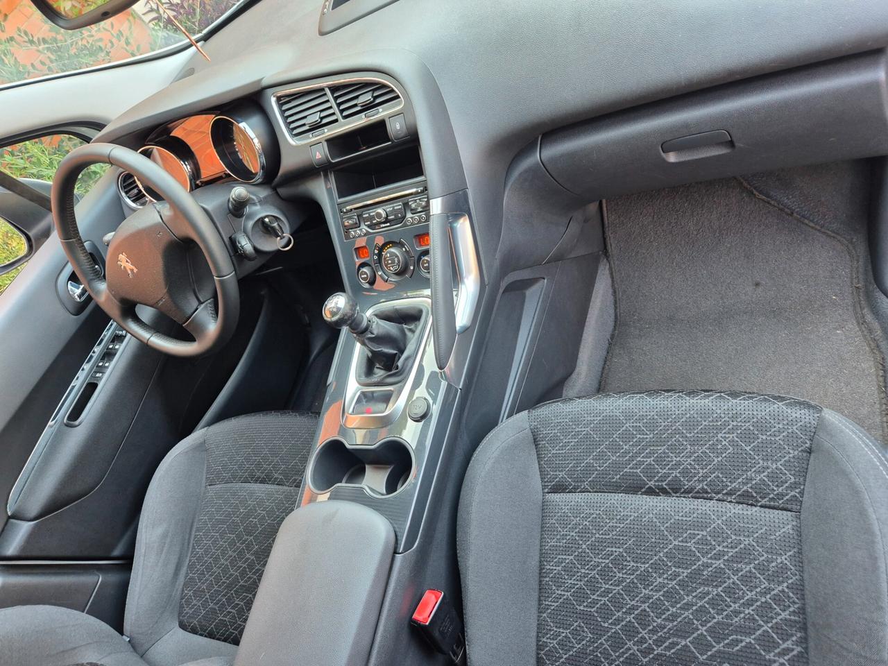 Peugeot 3008 1.6 HDi 115CV Business