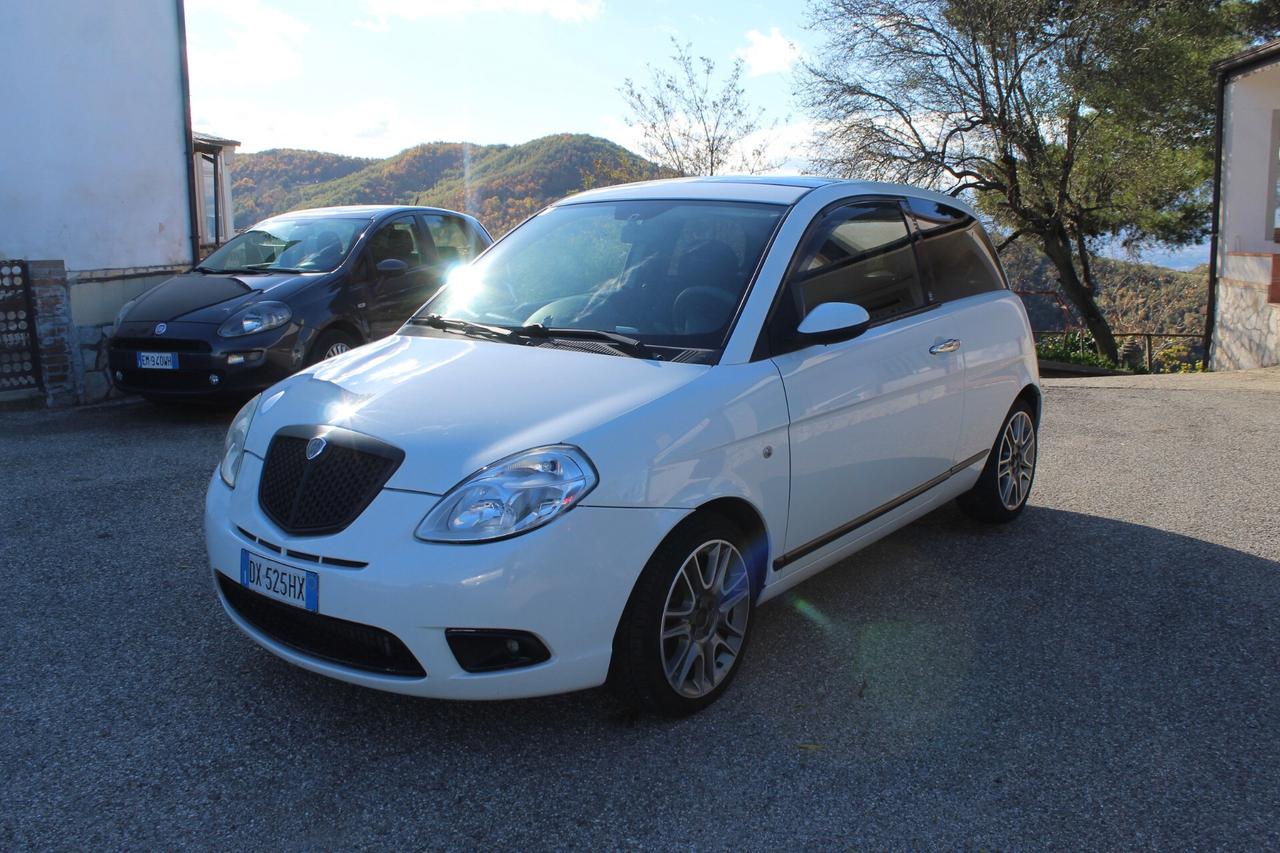 Lancia Ypsilon 1.3 MJT 90 CV Platino