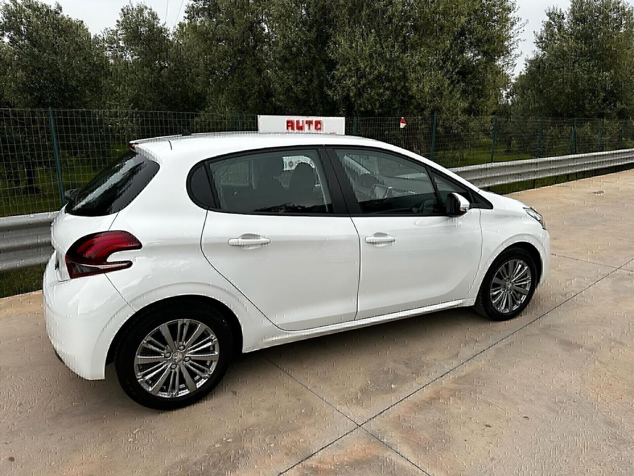 Peugeot 208 1.2 benzina 82 cv 2016