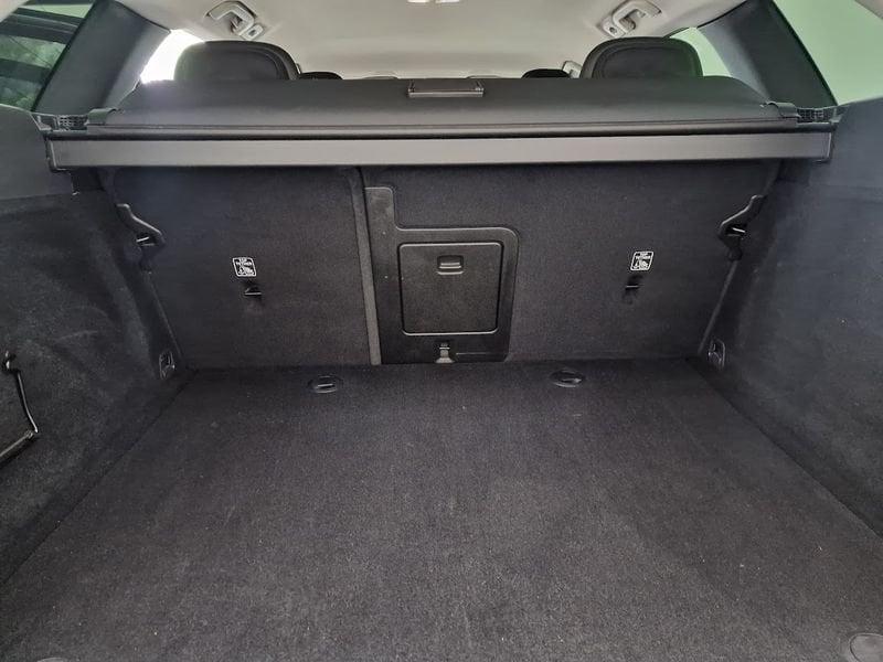 Volvo XC60 B4 (d) AWD Geartronic Momentum AUTOCARRO N1