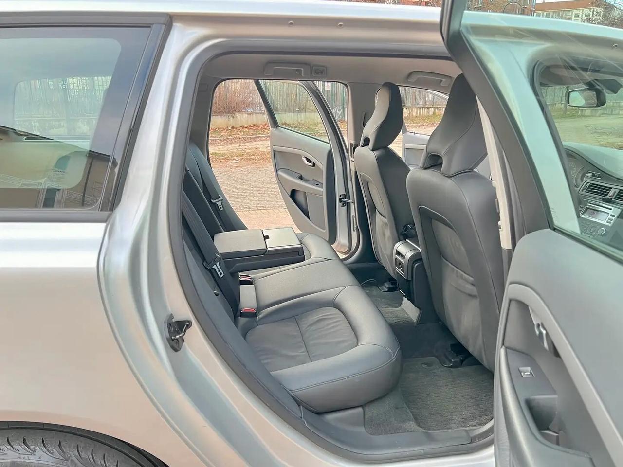 Volvo V70 2.0 D 136cv 6M Kinetic