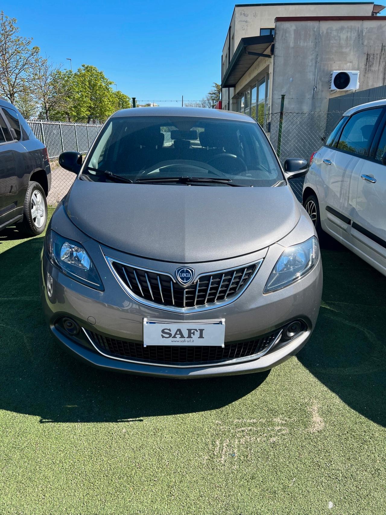 Lancia Ypsilon 1.0 FireFly 5 porte S&S Hybrid Ecochic Silver