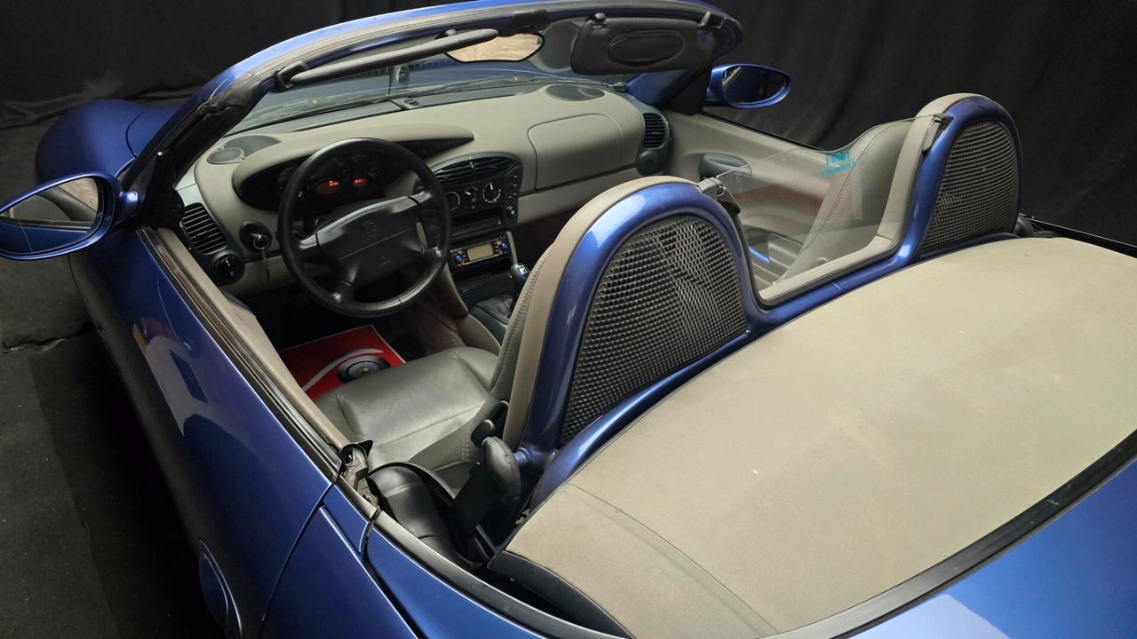 Porsche Boxster 2.5i 24V cat