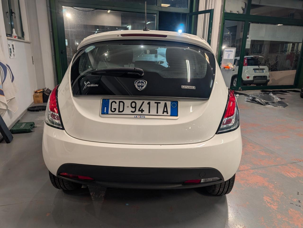 Lancia Ypsilon 1.0 FireFly 5 porte S&S Hybrid Ecochic Silver