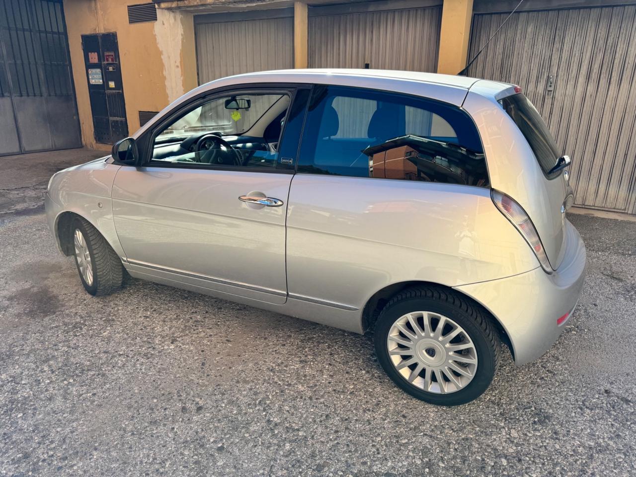 Lancia Ypsilon 1.2 69 CV 5 porte S&S Platinum