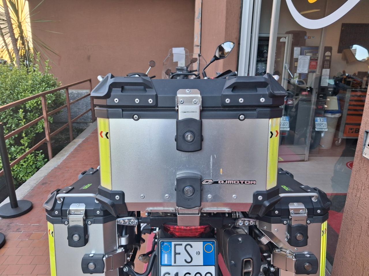 Qj Motor SRT 700 ABS + TCS