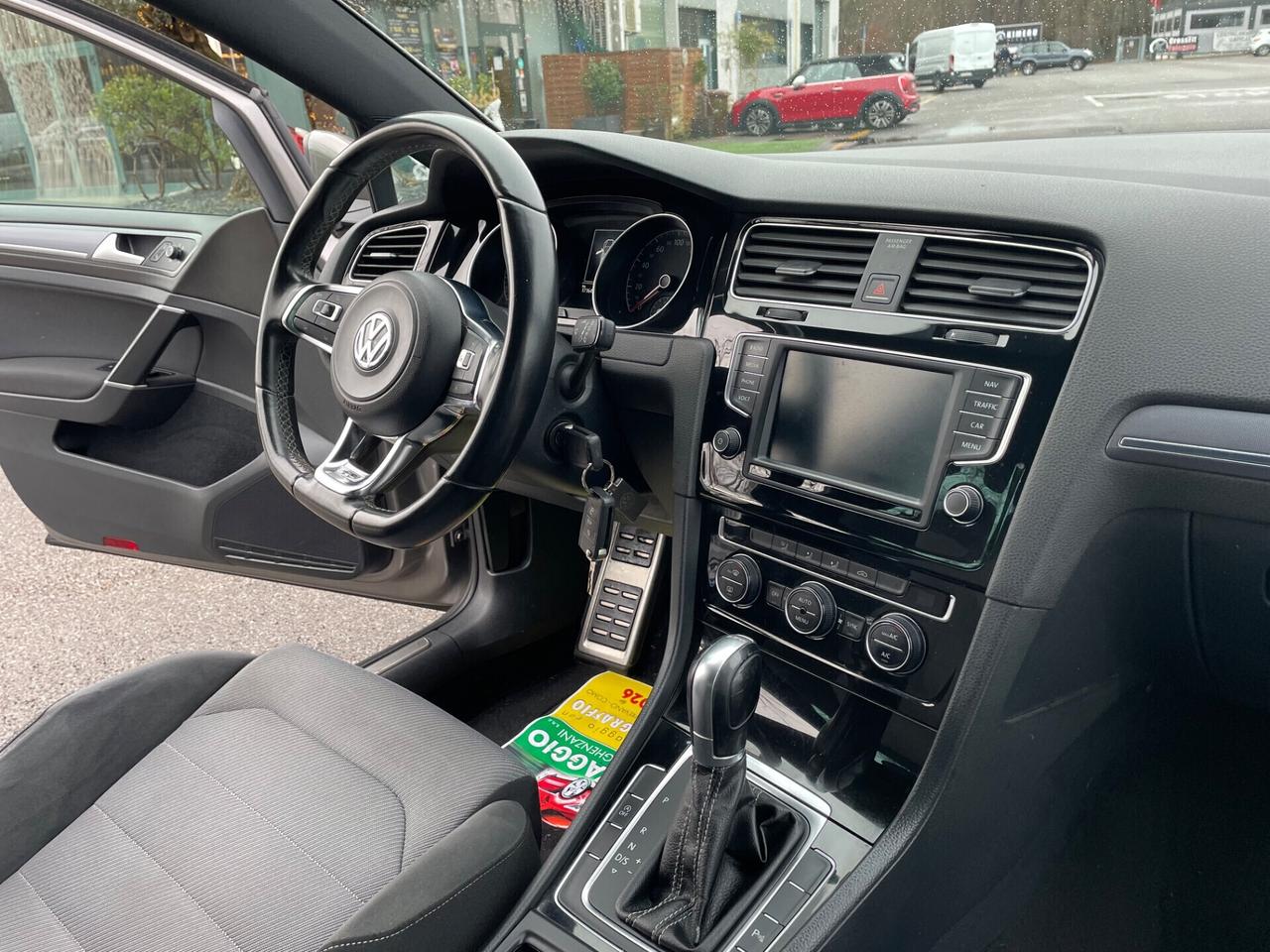 Volkswagen Golf 1.4 TSI 5p. R-Line-Automatik-Neopatentati -.