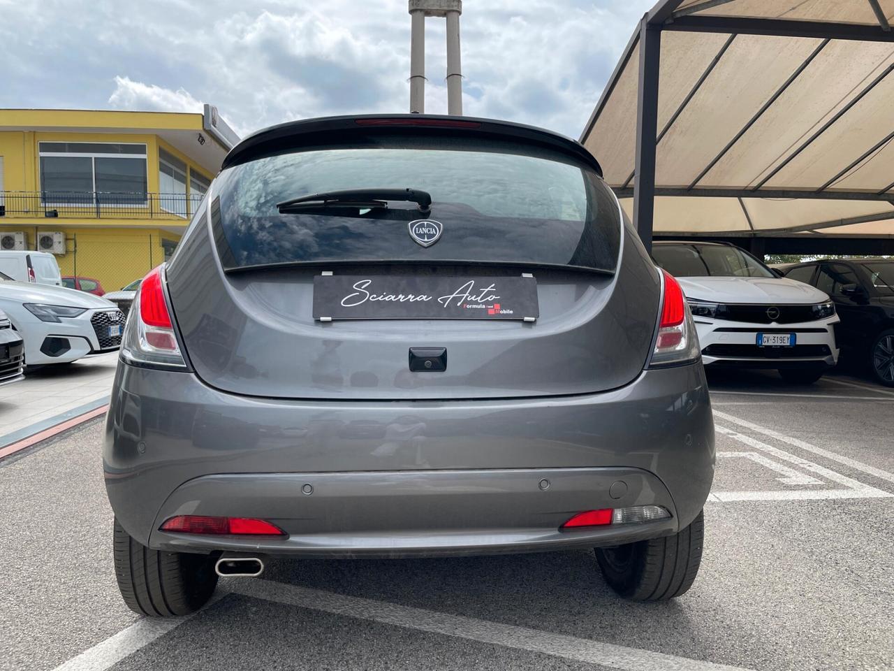 Lancia Ypsilon 1.0 FireFly 5 porte S&S Hybrid Platino