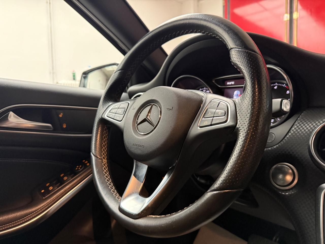 MERCEDES-BENZ 180 D PREMIUM AUTOMATIC