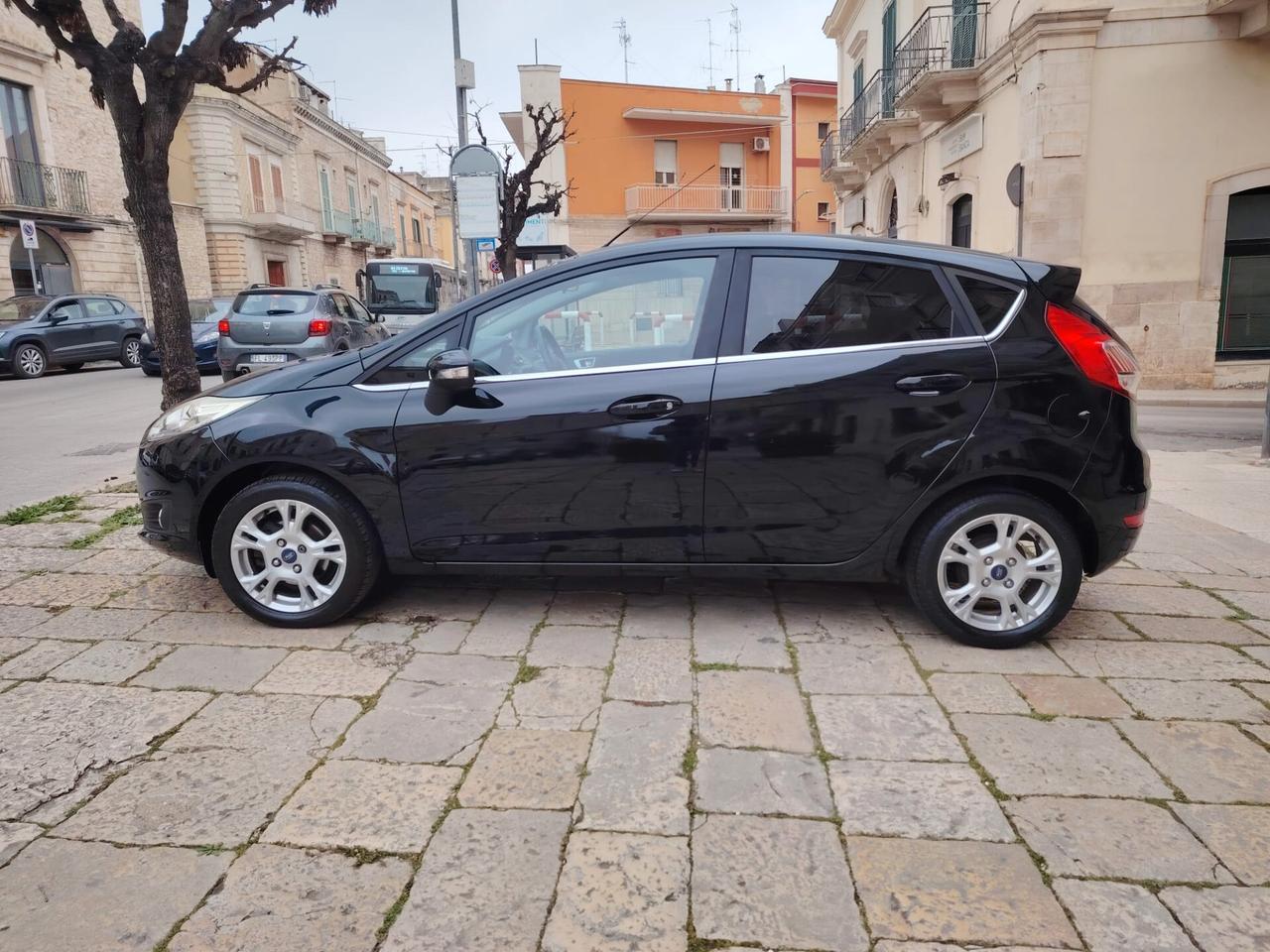 Ford Fiesta 1.5 TDCi 75CV 5 porte Titanium