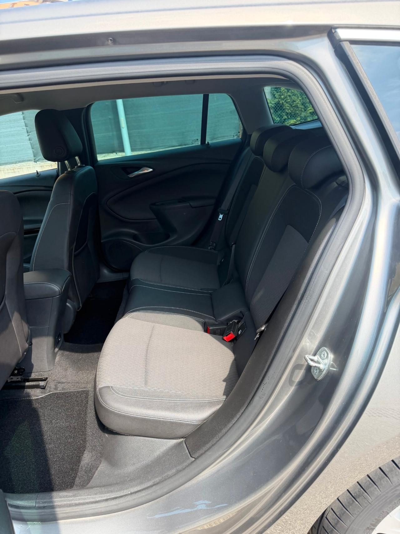 Opel Astra Sports Tourer 1.6 cdti 1.5 dci - NEOP. - NAV. - 12 MESI DI GARANZIA -