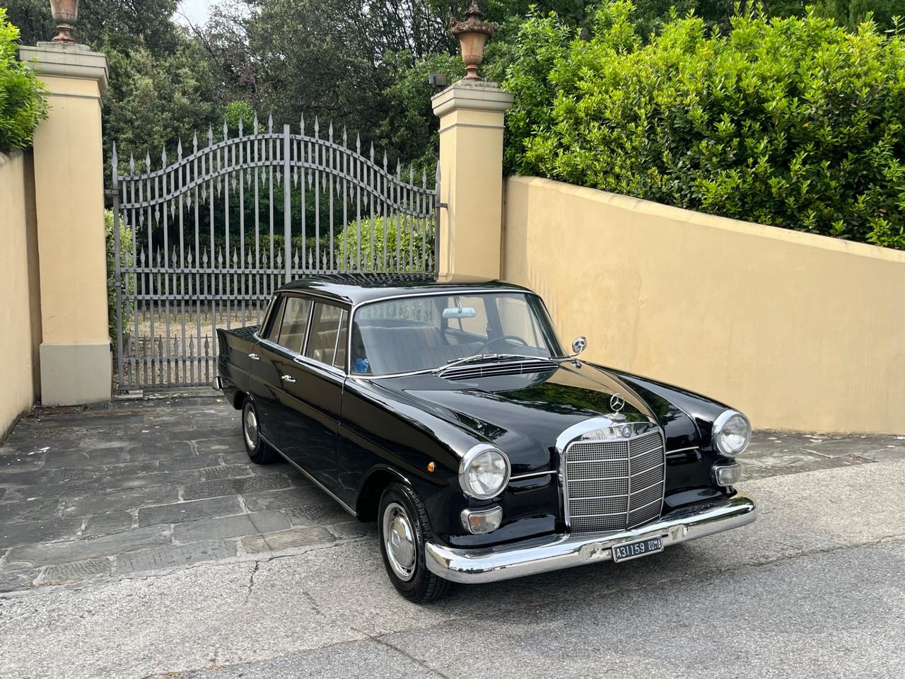 Mercedes benz 230 W110 Codine 6 cilindri