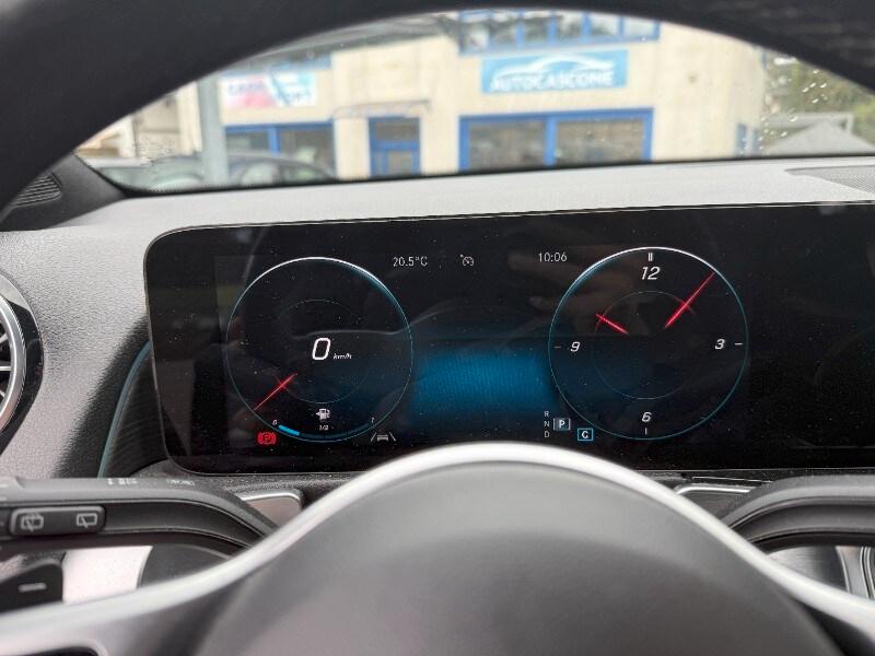 MERCEDES GLB (X247) GLB 200 d Automati...