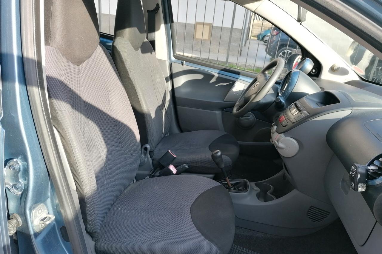 Toyota Aygo 1.0 12V VVT-i 5 porte Sol