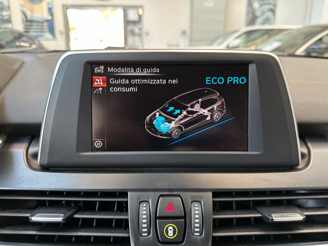 BMW 216 d Active Tourer Luxury Auto - LED - 17" - Pelle - Navi