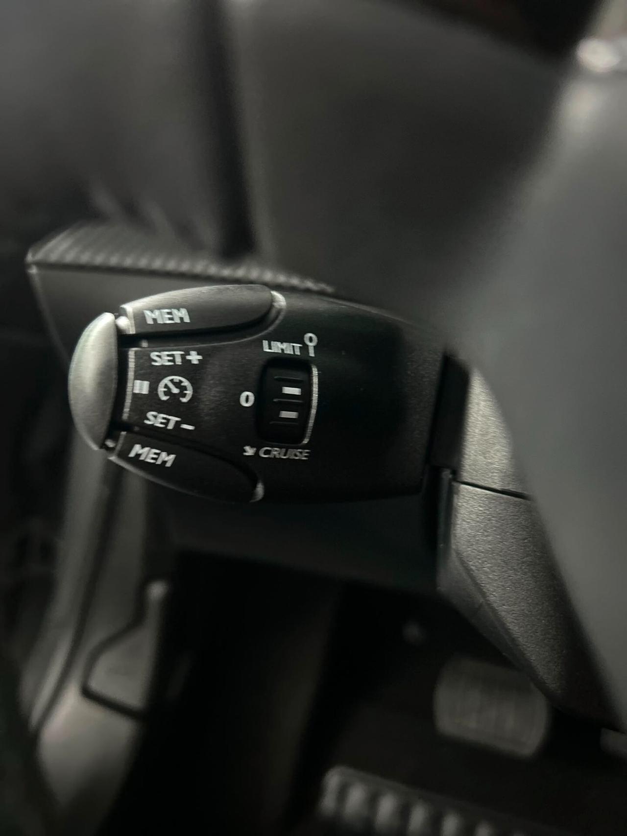Peugeot 208 Hybrid Benzina 136 e-DCS6 Allure