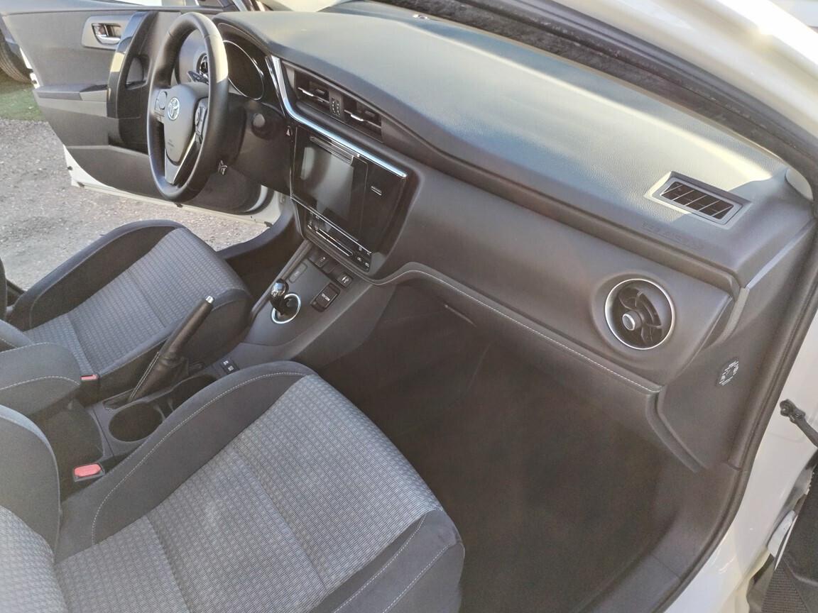 Toyota Auris Touring Sports 1.8 Hybrid Black Edition 5/2019 km 217000 iva esposta NEOPATENTATI
