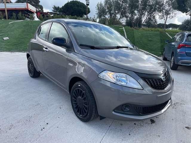 Lancia Ypsilon 1.0 firefly hybrid Silver Plus s