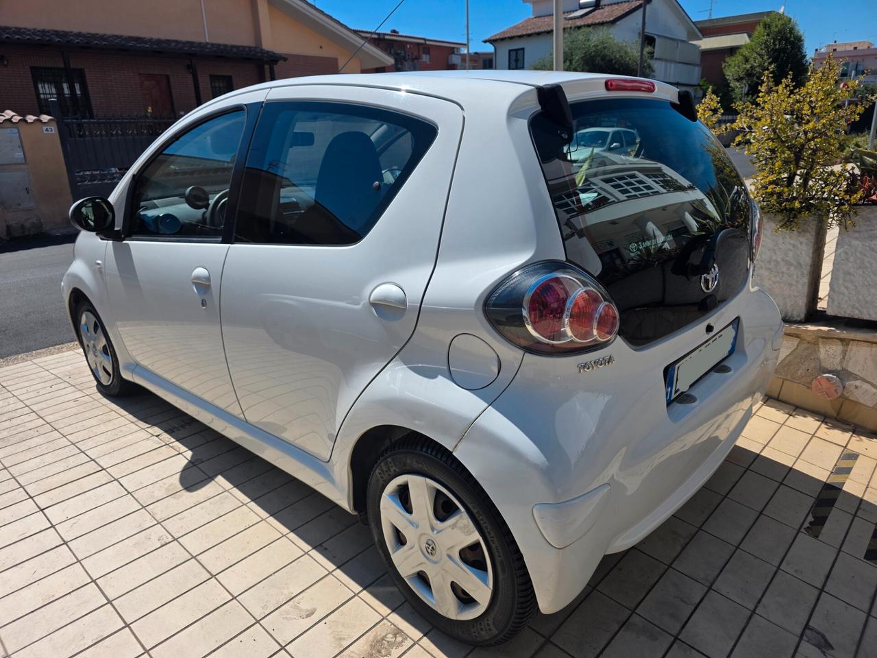 Toyota Aygo 1.0 12V VVT-i 5 porte Sol Connect MMT