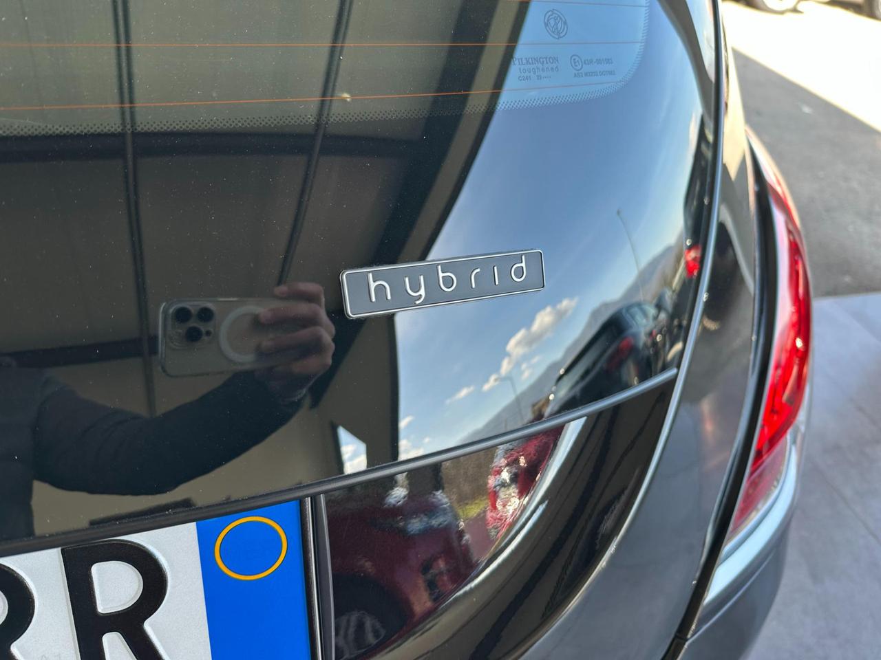 Lancia Ypsilon 1.0 firefly hybrid Silver s&s 70cv