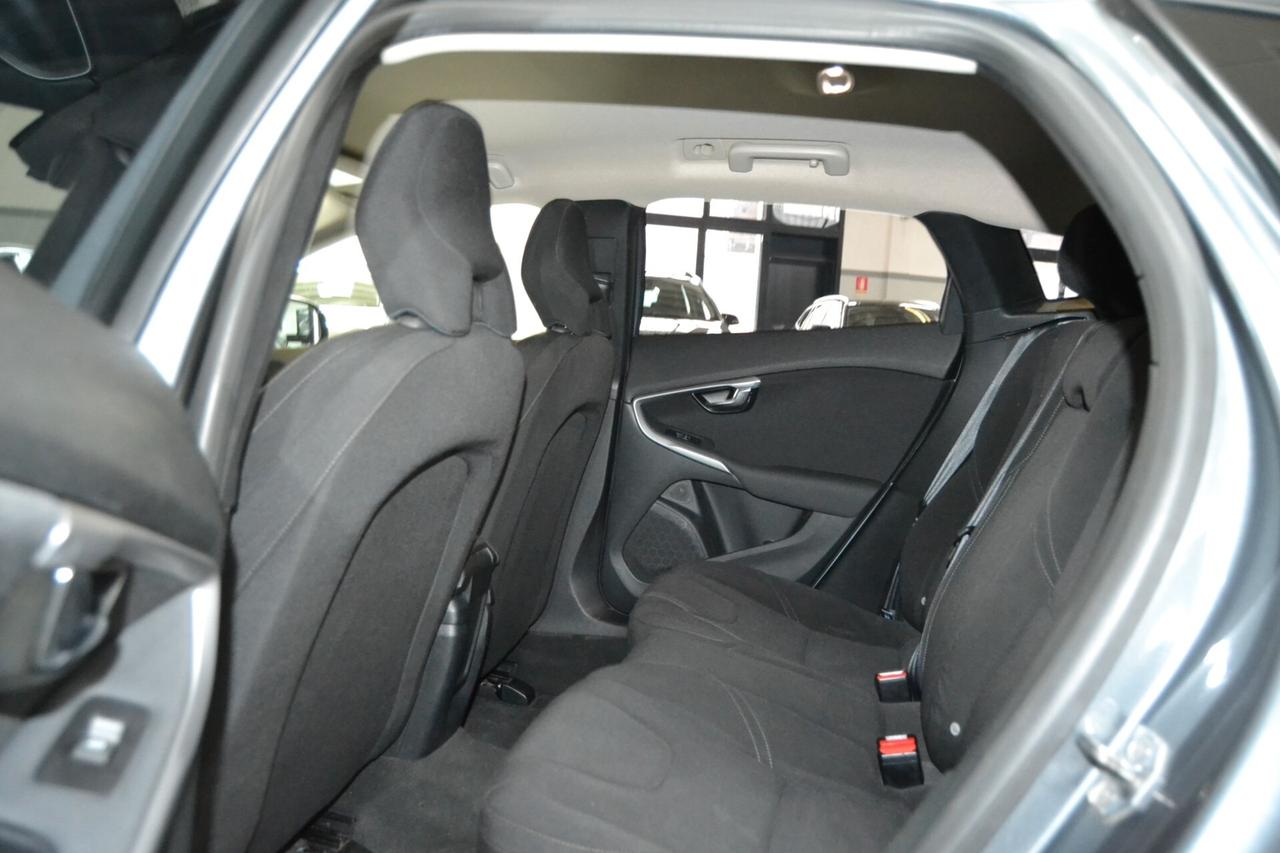 Volvo V40 D2 1.6D Momentum Tagliandi/Navi/Cruise/PDK
