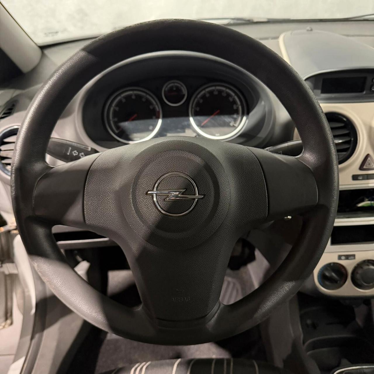 Opel Corsa 1.2 5 porte Club