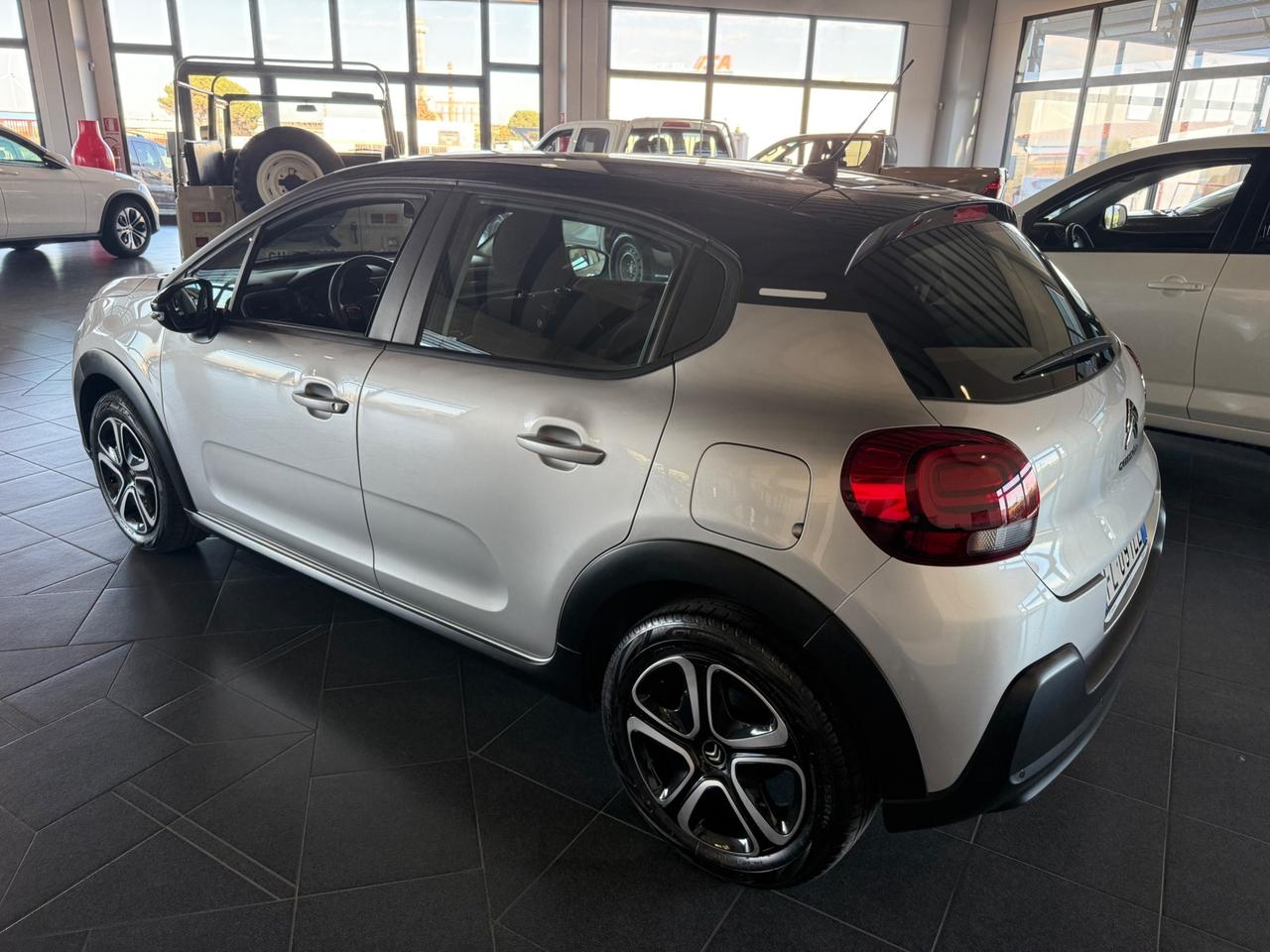 Citroen C3 PureTech 82 Shine my17" 86000km