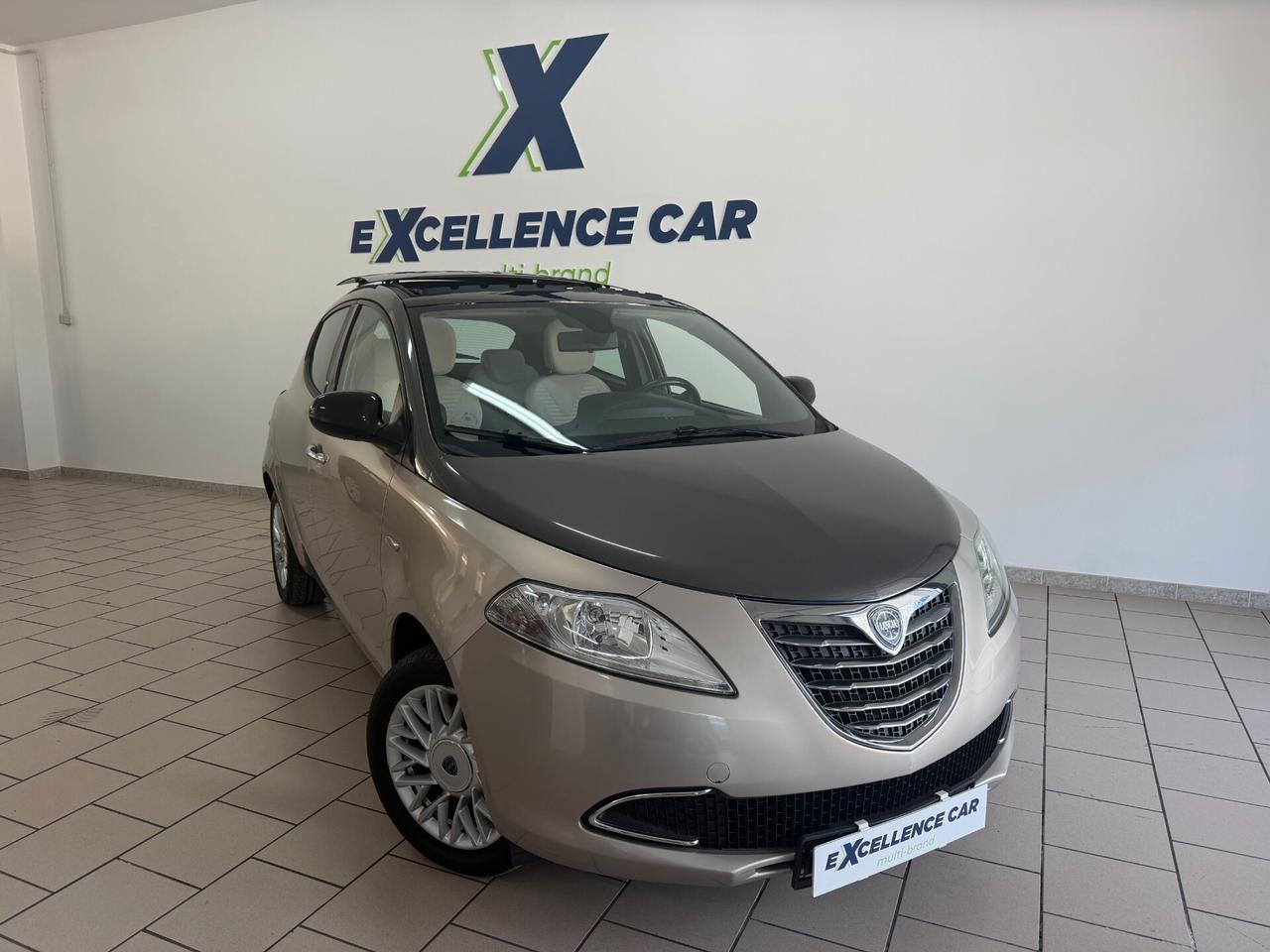 Lancia Ypsilon 1.2 69 CV 5p. Gold TETTO PANO/BI-COLOR/CLIMA