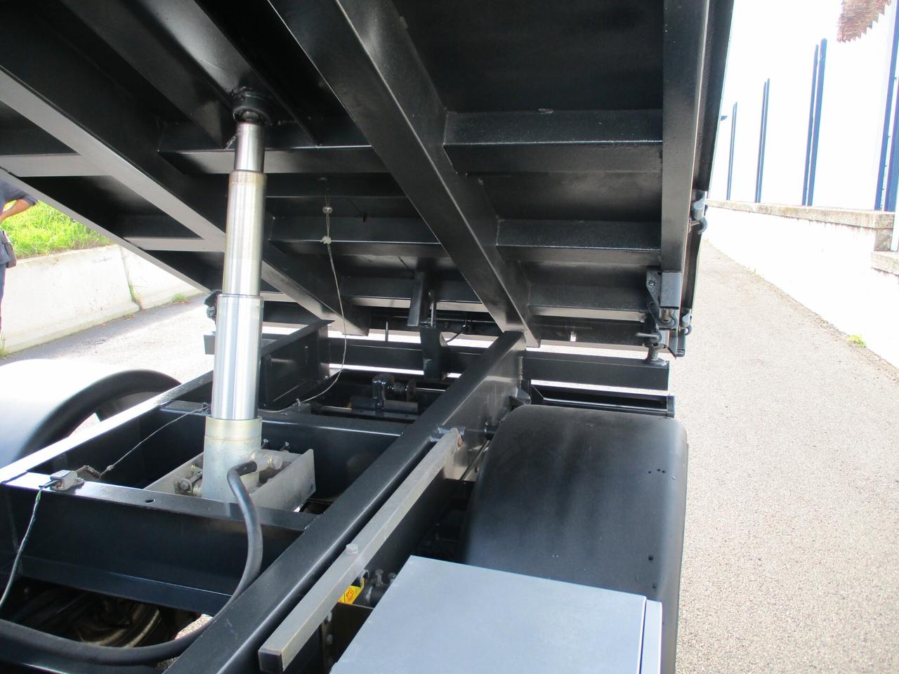 Nissan Cabstar 3000 120CV RIBALTBILE TRILATERALE **PERFETTO**