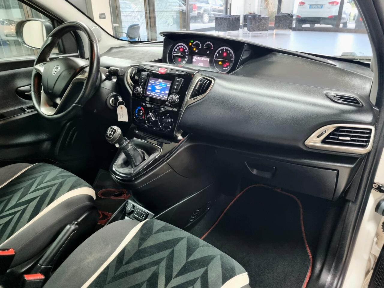 LANCIA YPSILON 1.2 BNEZINA 69 CV 5p. GOLD