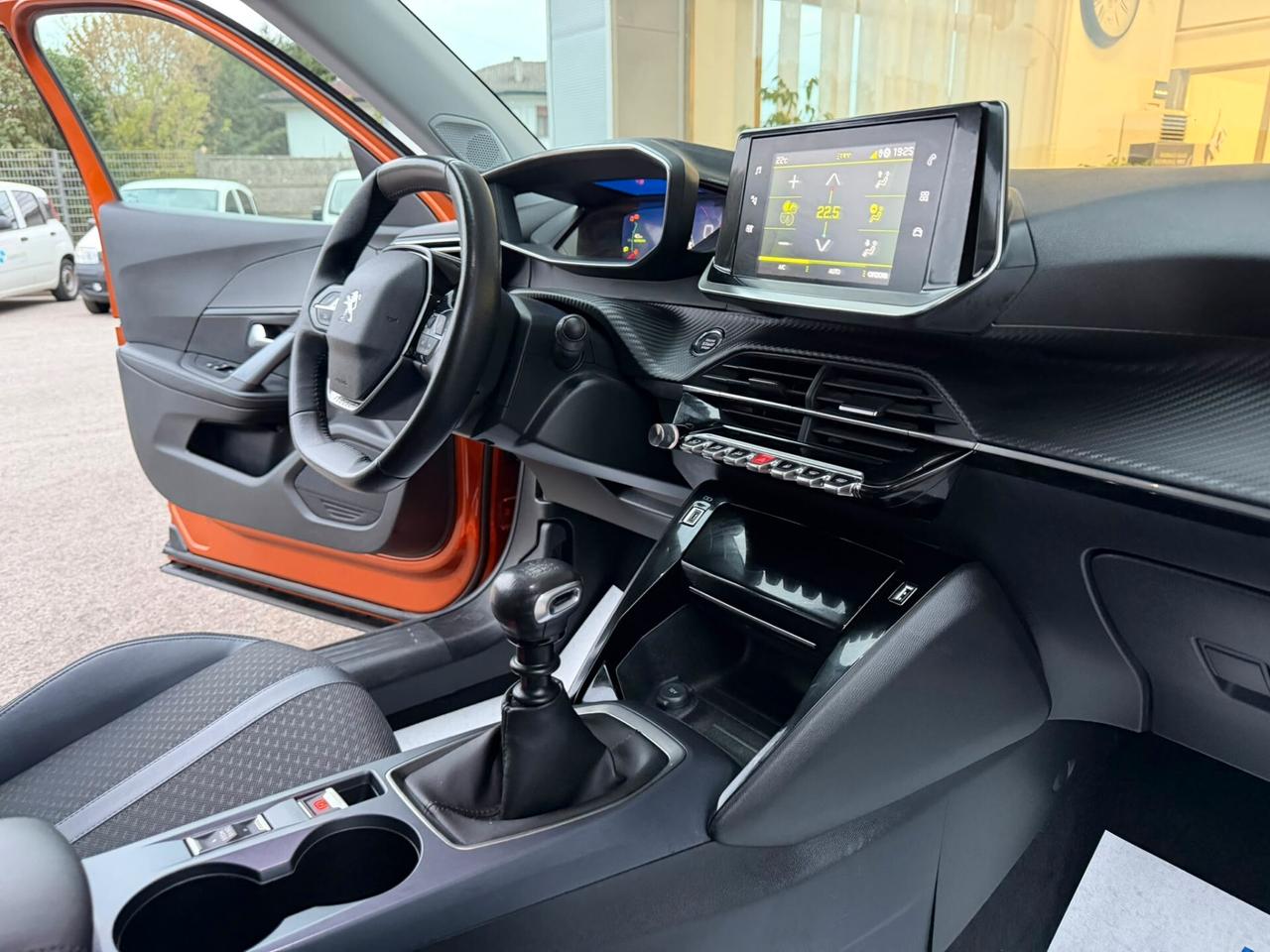 Peugeot 2008 PureTech 100 S&S Allure Navi Pack